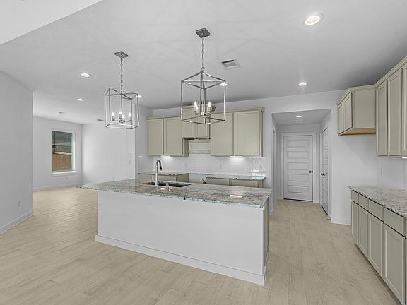 3rd image of 822 Orchard Vale Rd