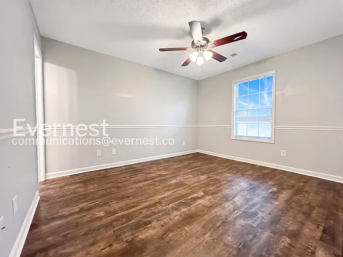 1336 Yorkshire Ln — Photo 9