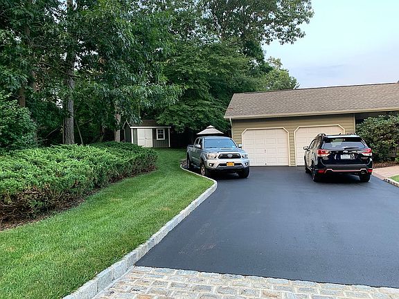2nd image of 3 Dogwood Ln