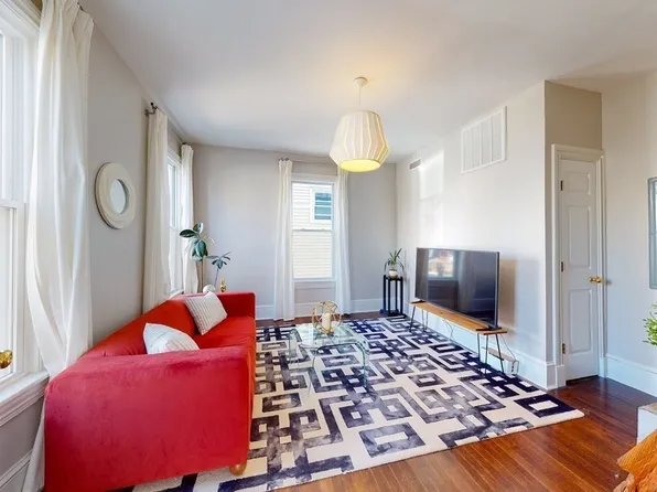 9 James St #1, Somerville, MA 02145