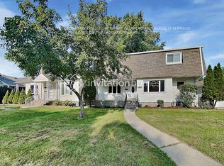 9722 S 51st Ave, Oak Lawn, IL 60453
