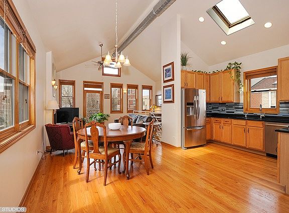 5th image of 2837 N Damen Ave #3