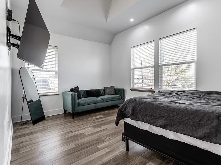 644 N Tacoma Ave — Photo 14