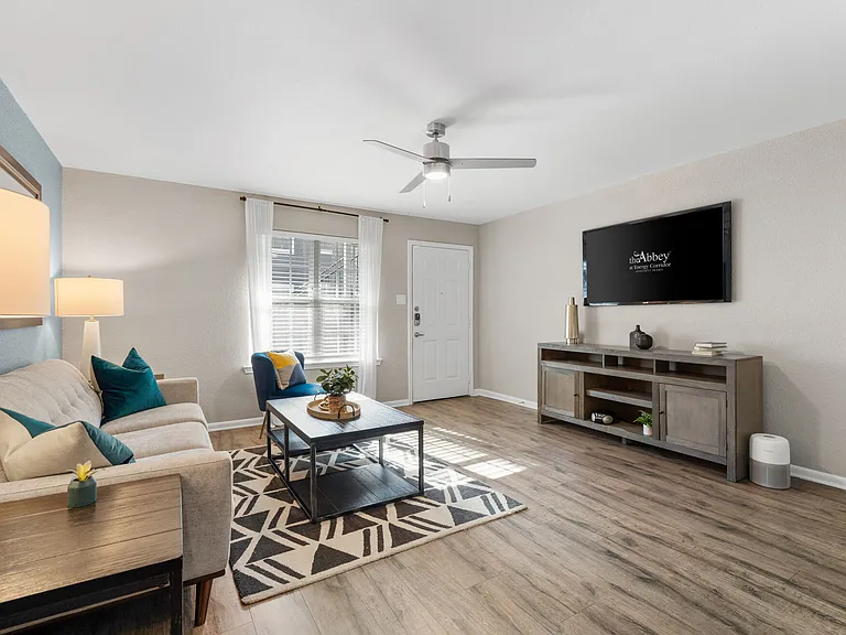 1520 Enclave Pkwy — Photo 14