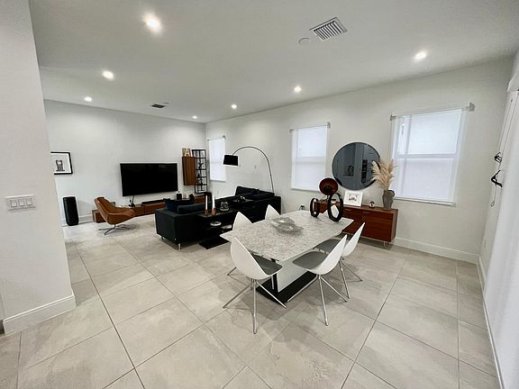 5th image of 4383 NW 82nd Ave