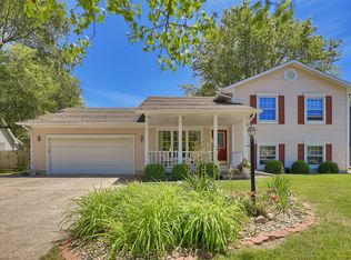 2608 Lakeview Dr, Champaign, IL 61822