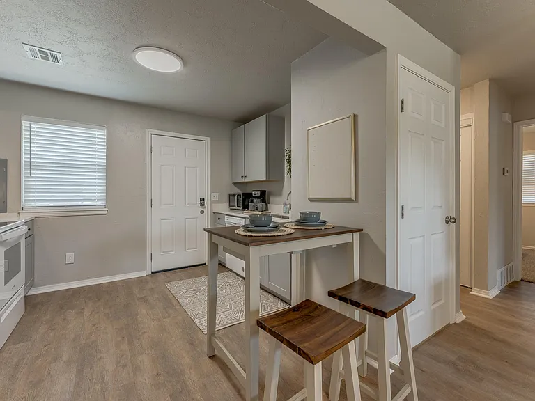 1009 E Main St #1 — Photo 10