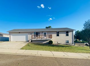 316 15th St E, Dickinson, ND 58601