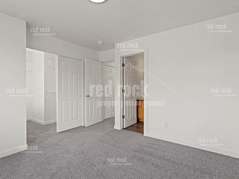 4935 N Jasmine Ln #1 — Photo 2