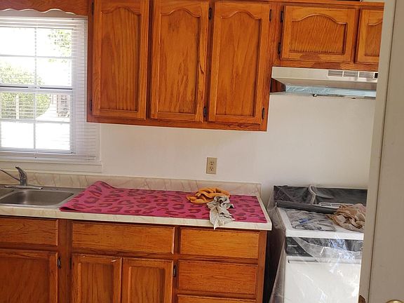 3rd image of 208 Davis St NE