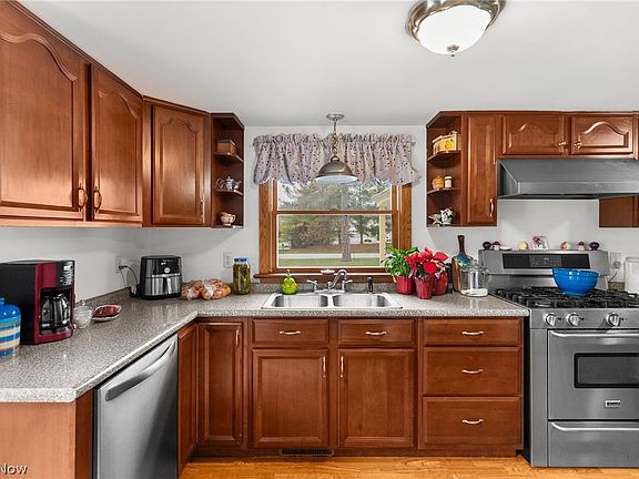 5th image of 7441 Hubbard Bedford Rd