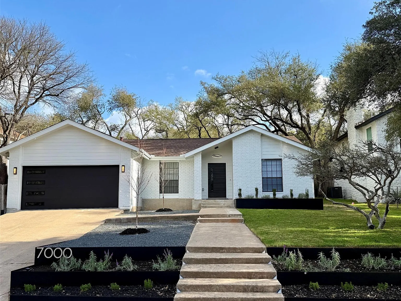3 bed, 2.0 bath, 1600 sqft, $4,975 — Photo 1