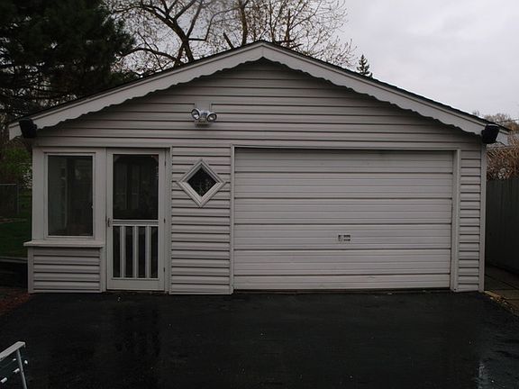 3rd image of 9829 S Mason Ave