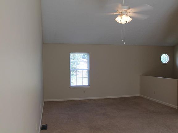 2nd image of 404 Lakeview Dr