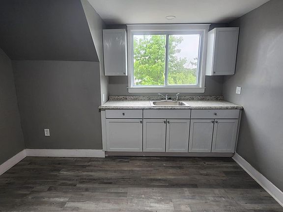4th image of 1301 Whitney Ave #301