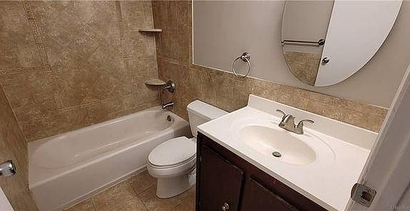 5th image of 222 Sagamore Hills Dr