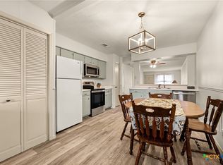 1051 Country Club Dr APT 30, Seguin, TX 78155