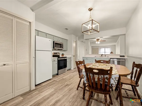 1051 Country Club Dr APT 30, Seguin, TX 78155