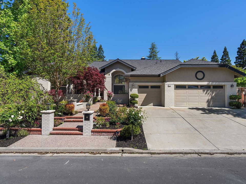 1st image of 102 Tuscany Way