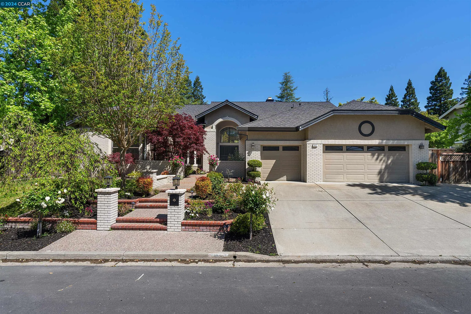 102 Tuscany Way photo 1
