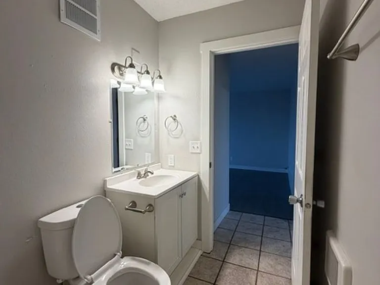 1735 Macauley Ave — Photo 12
