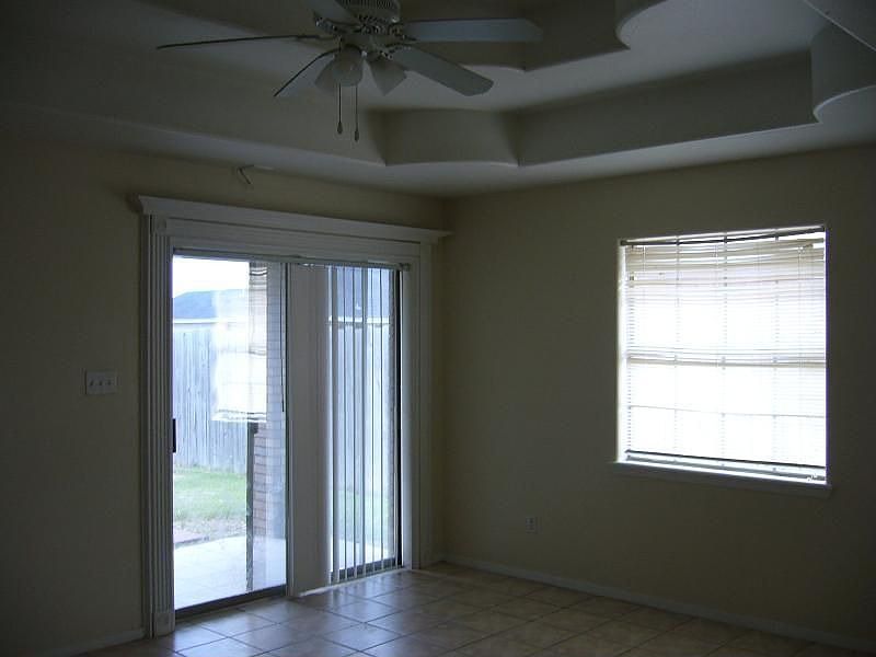 2nd image of 2876 Frankfurt St