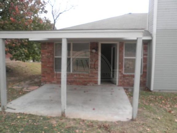 5th image of 307 W Blancas Dr
