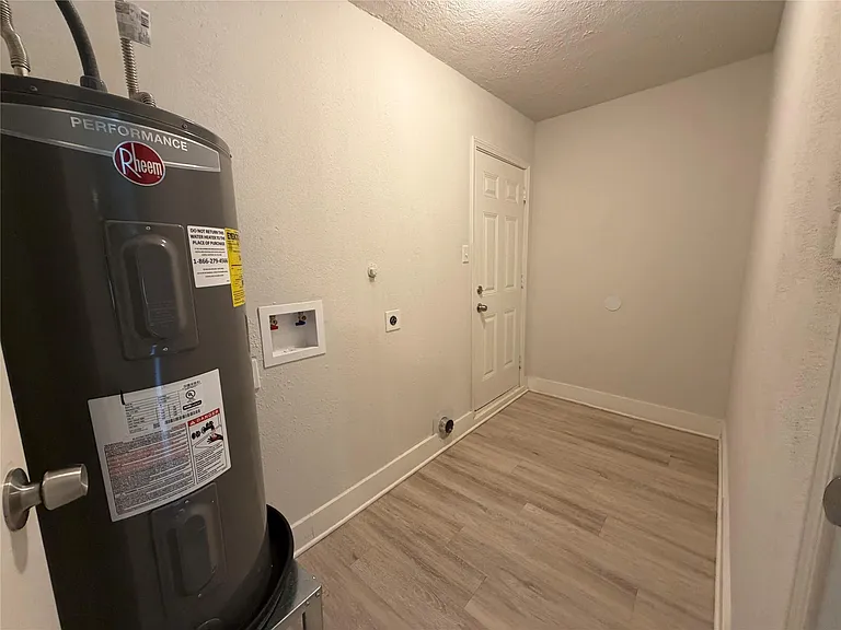 244 Deerfield St — Photo 15