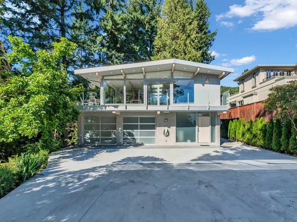 4138 Burkehill Rd, West Vancouver, BC V7V 3M4