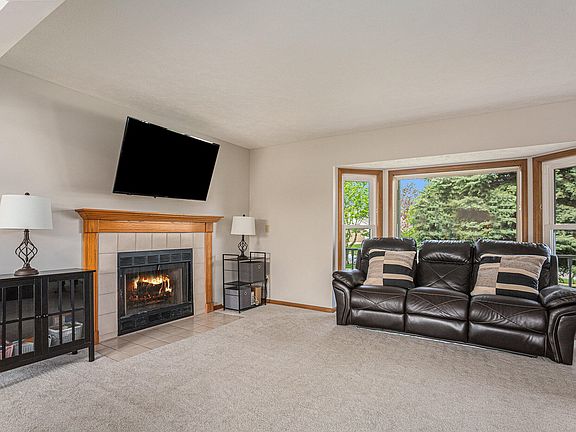 5th image of 2973 Valley Ave NW