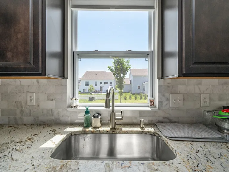 1033 Quarry Oak Dr — Photo 37