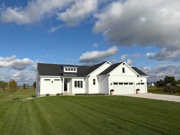 4616 Harkemas Creek Dr, Holland, MI 49424