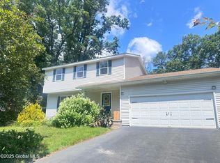 32 Tamarack Trl, Saratoga Springs, NY 12866