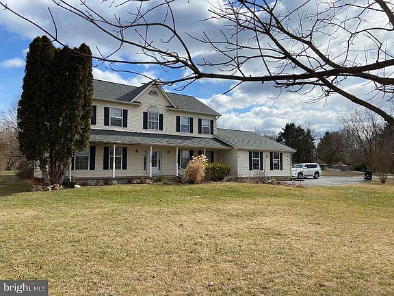 3rd image of 11 Critter Ln