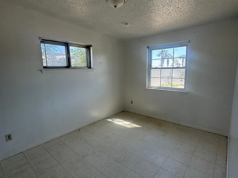 4912 Winthrop Dr — Photo 8