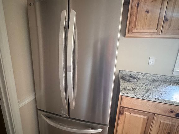3rd image of 270 Castlegate Cir #1