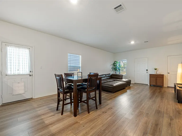 14404 Berning Rd — Photo 10
