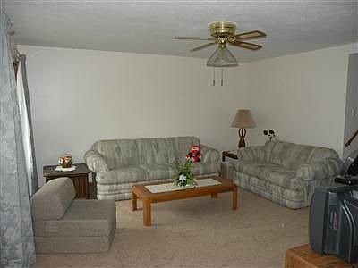 5th image of 19228 Apelt Ave