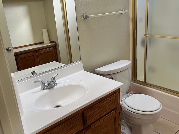 Bathroom (ground floor)