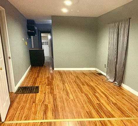 2nd image of 814 Fresno St