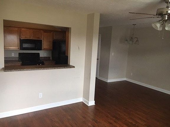 4th image of 724 Village Creek Dr APT D