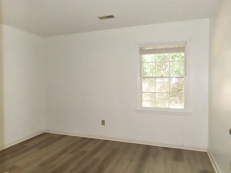 205 Standish Dr — Photo 4