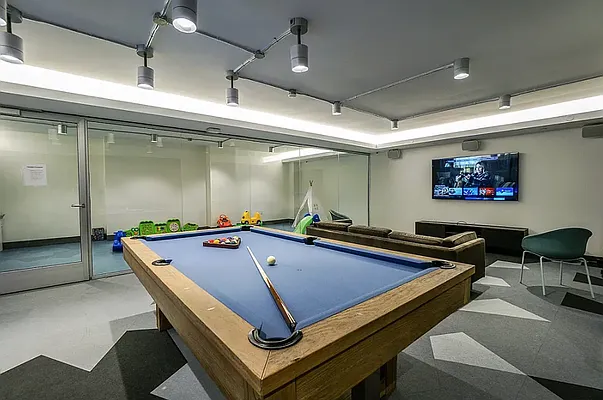 Rented by Bond New York | media 39