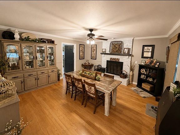 3rd image of 1534 Oakland Rd
