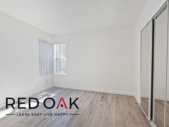 3rd image of 17327 Saticoy St APT 102