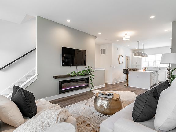 5th image of 1818 Alvord St