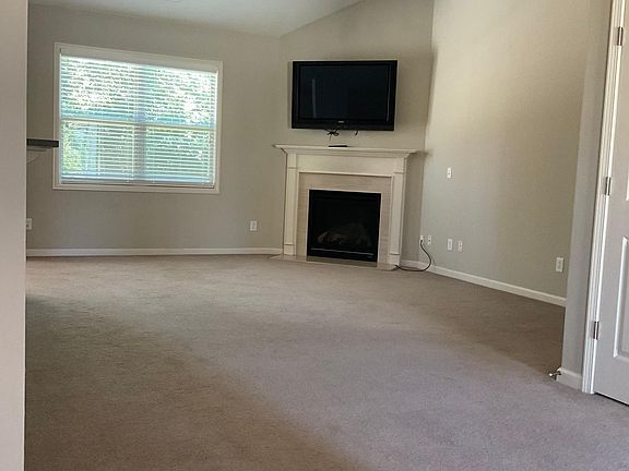 4th image of 865 Westmoreland Ln