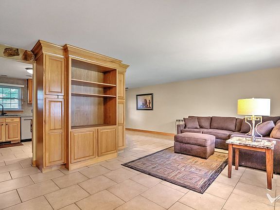 3rd image of 135 Jeffery Ln