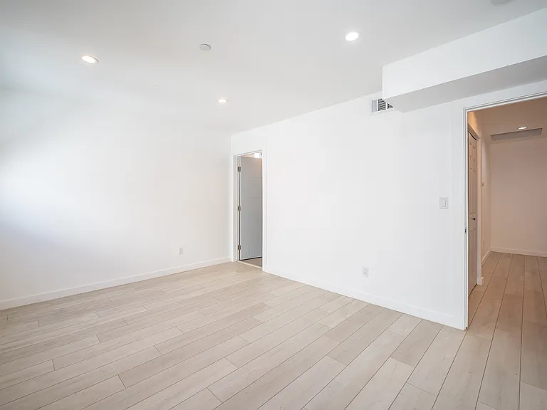 246 1/2 N Dillon St #246-1/2 — Photo 13