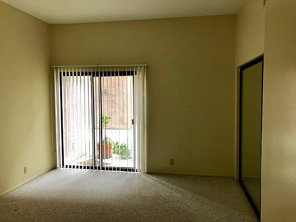 3rd image of 463 S Oakland Ave APT 5